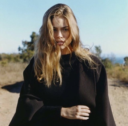 Denise Richards, 1999