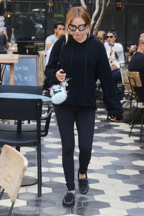 September 11, 2016 - Seen Leaving Lunch With Her Trainer by Her Side at Zinque on Melrose, Los Angel