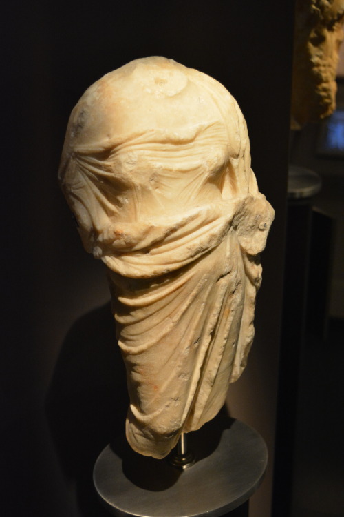 hiphopocliedes:  Museum of Cycladic art - Μουσείο Κυκλαδικής Τέχνης 1.   Head and neck of a canonical figurine (Spedos variety), marble, Early Cycladic II period - Syros phase, 2800-2300 BC 2.   Fragment of a grave relief, marble, Classical