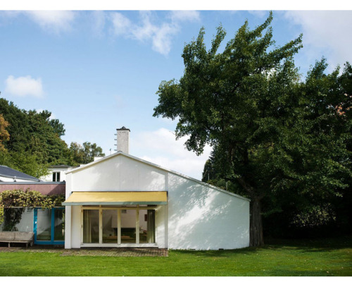 Finn Juhl’s own House, built 1942. Ordrup, Denmark. Photo: Henrik Sørensen. More to read and see (in