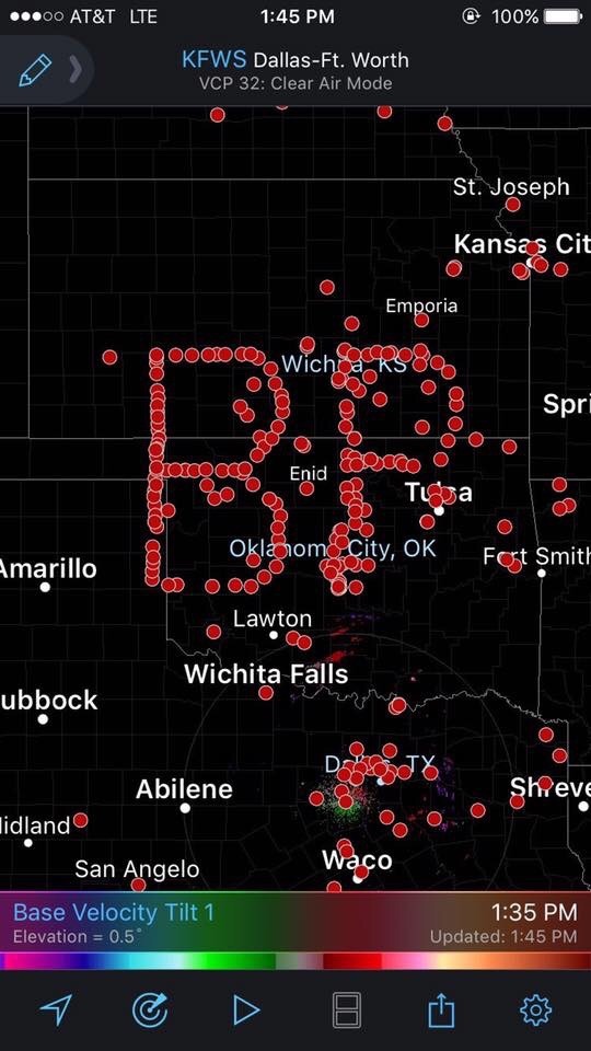 elvenfair1: katsdisturbed:  cigarhettthejet: Storm chasers pay tribute to “Twister”
