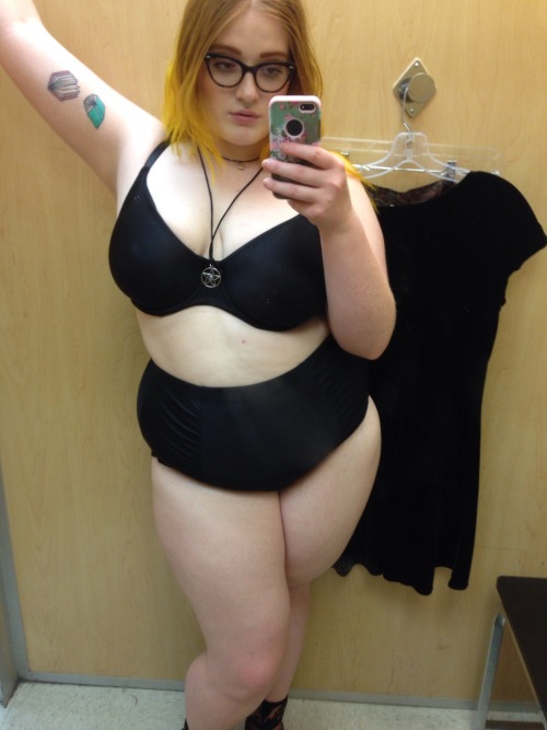 mothervenuss:  being a babe at a value village