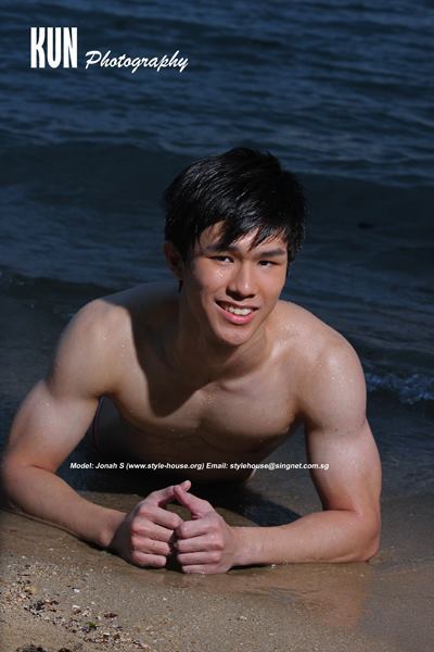 hunkxtwink:Jonah Sin - The bulge is so sinfulHunkxtwink - More in my archive
