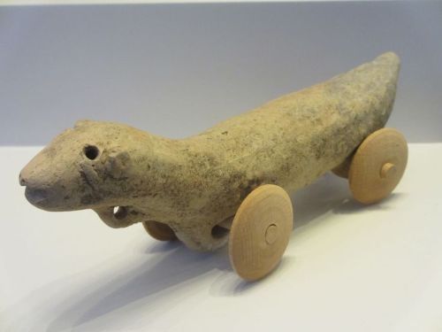 wickedlittlecritta:witch-of-habonim-dror: Pull toy in shape of an otter from Bet Shemesh (11th-10th 