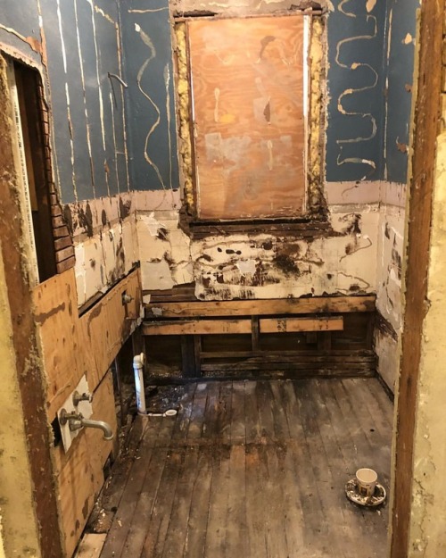 <p>Bathroom of your nightmares has been demoed! There was a window in there at one point. There is a secret chimney behind it. 1930 house holds many secrets. #springfieldremodel #yougottabreakitbeforeyoucanfixit (at Springfield, Tennessee)<br/>
<a href="https://www.instagram.com/p/BpZl8QqF2Xo/?utm_source=ig_tumblr_share&igshid=ey1w1riukzy5">https://www.instagram.com/p/BpZl8QqF2Xo/?utm_source=ig_tumblr_share&igshid=ey1w1riukzy5</a></p>