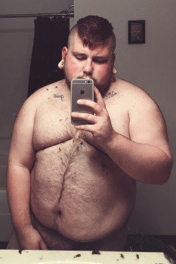 gulobear:  knights-of-the-chubby-republic:  fvckedofficial:  Just got a hair cut, shower then off to cuddle with my sexy ass man. 🐼  I just love that fuzzy belly.   WOOOOOOOOOFF