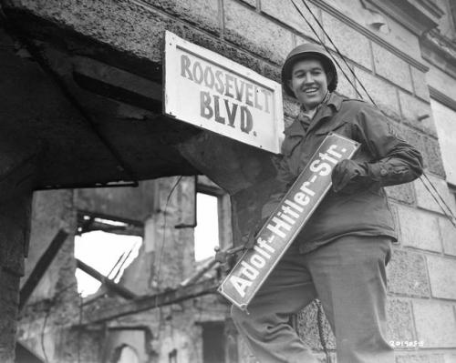 historicaltimes:“Adolf Hitler Street” becomes “Roosevelt Boulevard” in Krefeld, Germany, 1945 via re