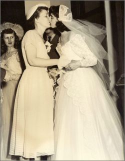 izzyfoxx:Lesbian couple’s wedding 1950’s