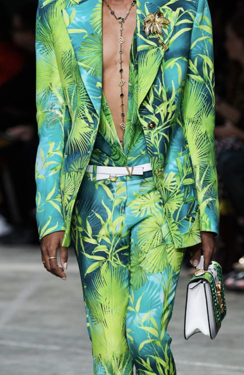 vallirat:Versace ss20 rtw - details
