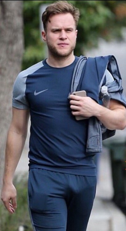 kealderra: Damn! Check out the serious bulge on Olly Murs Quality