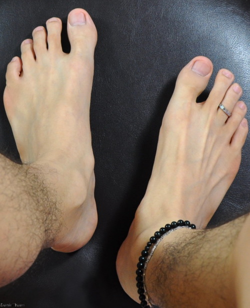 daniel-yuan:  My heart is with you, my feet are with you, my dear Tumblr friends! then sleep with me, haha… 