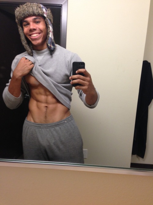 swolizard:  grneyedtea-se:  swolizard:  okay you can stop unfollowing me please I put up selfies just for you guys  Added to the list of abs I need to lick  porn blogs are 90% of my selfie reblogs and I’m not even mad 