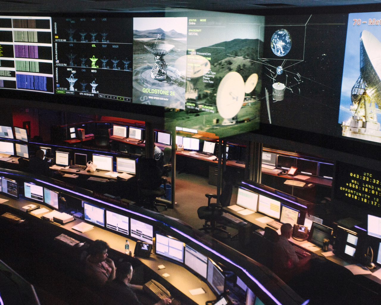 bobbycaputo:  Behind the Scenes of NASA’s Mind-Boggling Voyager Missions Two years