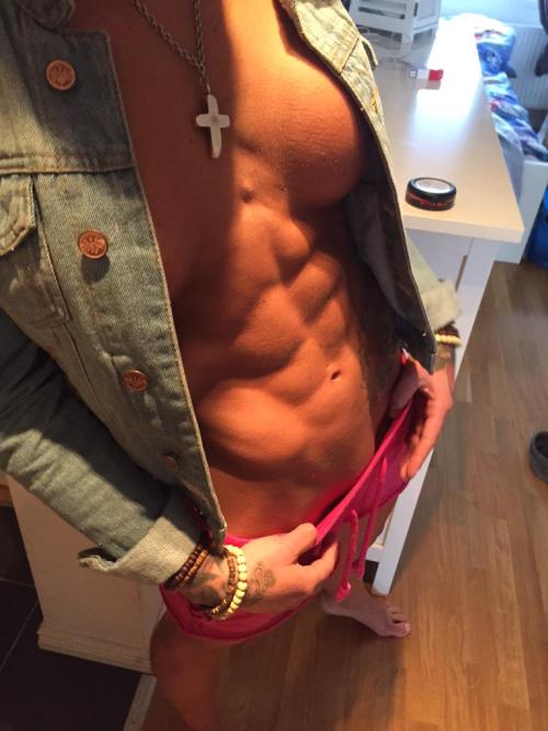musclegirlsinmotion:  Muscle & Fitness girls : http://musclegirlsinmotion.tumblr.com/