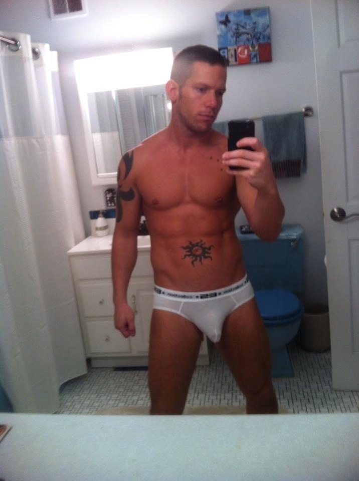 buttsexwerewolf:  (via http://guyswithiphones.com/2014/09/339430/)