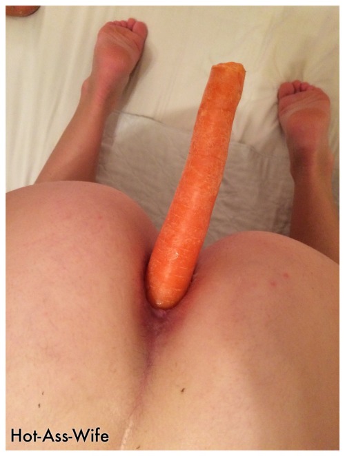 hot-ass-wife:  It’s important to properly season your vegetables for a Thanksgiving dinner&hel