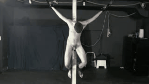 assepoes:  texboylikesit:  What a perfect predicament… struggling, straining to hold himself up… until time and gravity take their toll… and he has no choice but to impale himself on the big thick cock.  Anybody any idea from which movie this is?