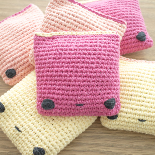 I made some mini bean bags, and wrote a free crochet pattern! Get it over here: Mini Bean Bags Free 