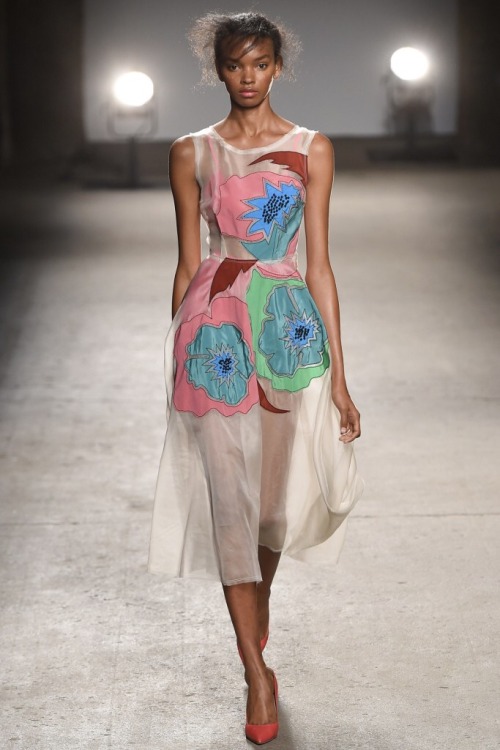 TRACY REESE SPRING 2016 Sheer detailing, cape dresses and florals&hellip;yes count us in Tracy. 