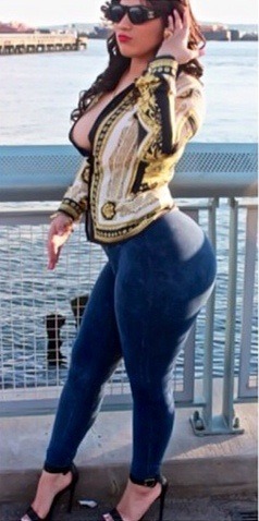 bbwstuff69:  iseebigbooty:yess…ride my face…