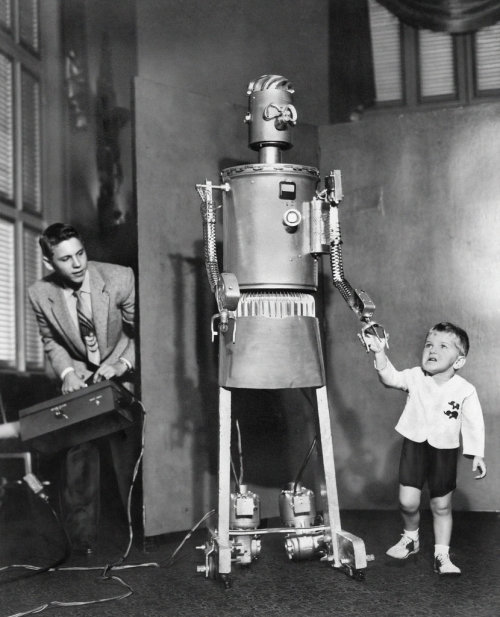 livelymorgue: In 1955, a 14-year-old with ambitions to go to the moon built a robot he named Gismo, 