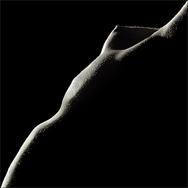 aliceestunecoquine: Painted black ….