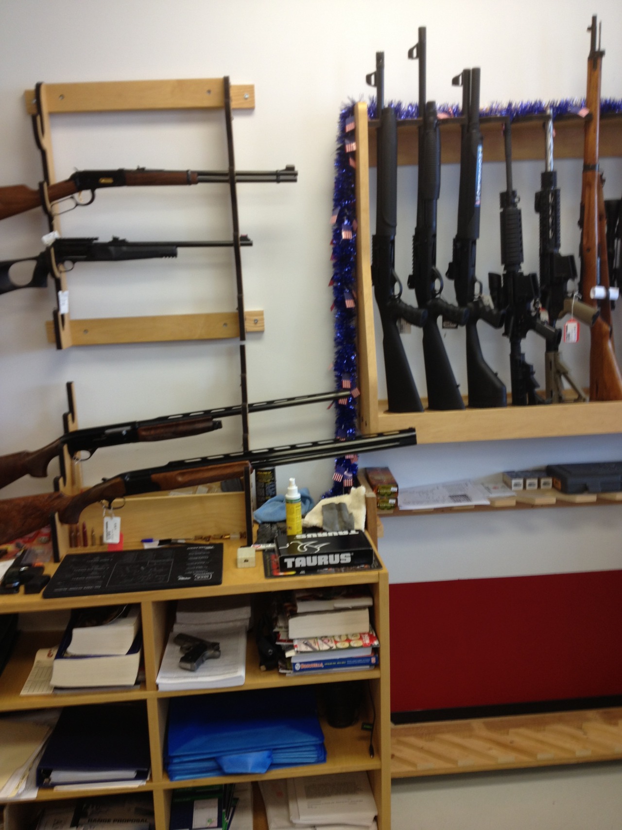 cerebralzero:  caleb-and-his-coat:  so I was in a gun store… and I’m wondering