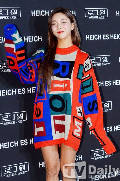 fyeahluna: 161220 Heich Es Heich 2017 S/S Show