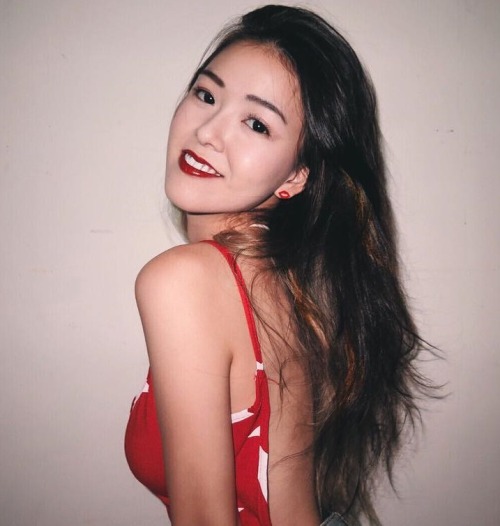 sgvipescorts: sgsweeties2:  Follow @sgsweeties2​ for more!! Help to share and reblog :)    Can Money Buy You Love In Singapore?: http://www.sgvipescorts.com/2018/02/27/can-money-buy-you-love-in-singapore/ 