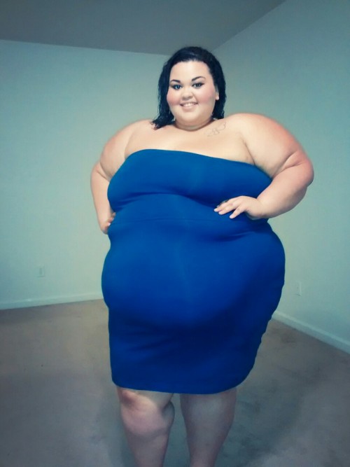 superandsexybbw:  hcard13:  ssbbwbrianna:  Going into fall, but still bought a strapless dress. No big deal. (:  Looking gorgeous!  √