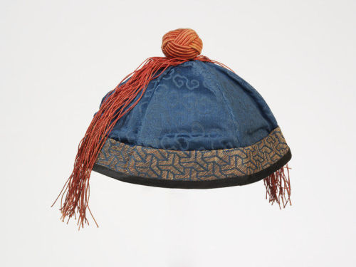 CapQing Dynasty (1875-1911)ChinaWoven SilkV&A MuseumSummary: The relative small size of this cap