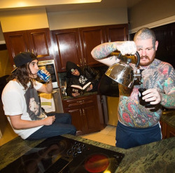 benbrucealmighty:  fuentitties:  darlingimjustapainter:  my favorite thing about this picture is that Vic is drinking beer and the most hardcore guy in  the room is poring tea and why is Mike reading on the counter?  vIC IS SLOUCHING OMF   This is perf