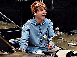 MAKE ME CHOOSE Drummer Jungkookor Pianist Yoongi? Anonymous(cr. Namuspromised, Qdeoks)