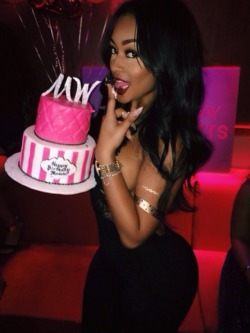 bombshellssonly:  @miraclewatts00