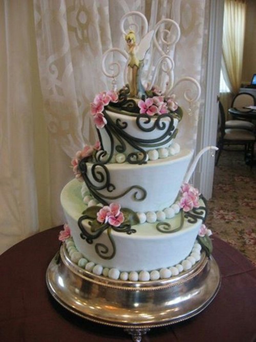 a-night-in-wonderland:  Disney Inspired Cakes