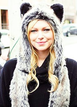 missdontcare-x:  Laura Prepon is literally flawless with any hair colour. 