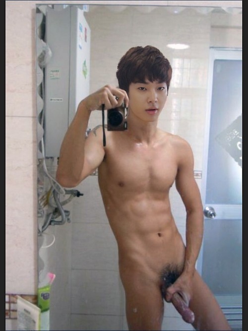 maliboojim:  Selfies  Maliboojim.Tumblr.com