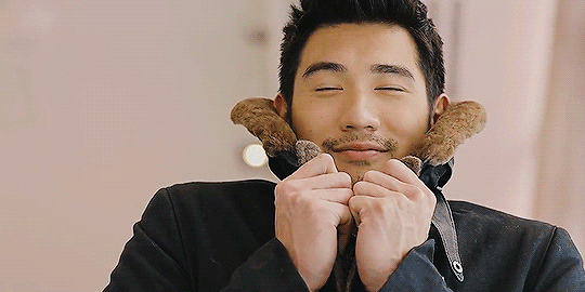 smokeandsparkle:  When people say Asians aren’t attractive I’m gonna just show