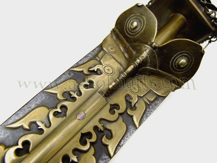 elusivemulatto:  art-of-swords:  Nayar Sword Dated: circa 18th century Place of Origin: