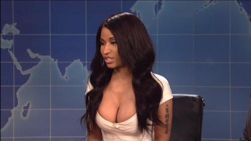 igglooaustralia:  Nicki Minaj as Kim Kardashian on SNL  