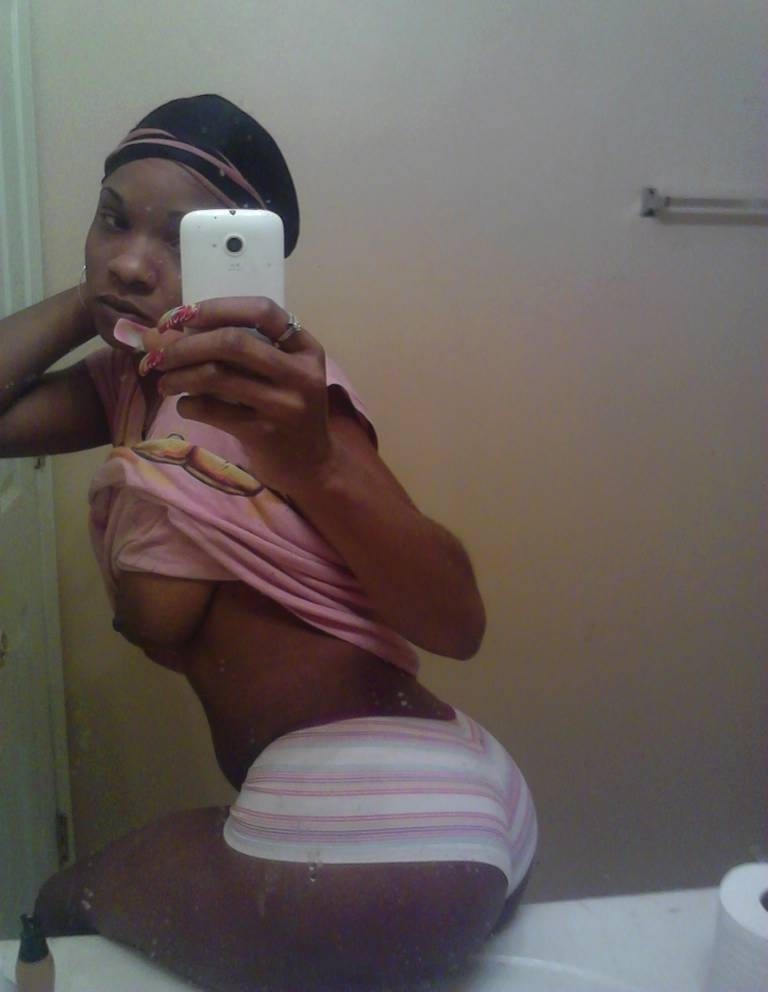 buttonstolove:  Beautiful… Ladies, your submissions are welcome… buttonstolove@yahoo.com