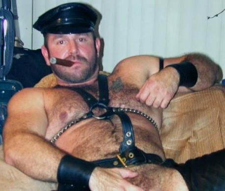 iloadu:  bobt6969:      fuckable leather Sir