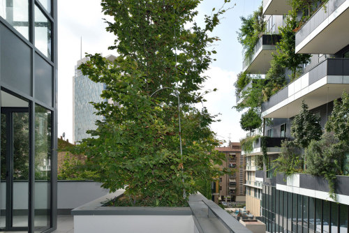 archatlas:  Bosco Verticale Boeri Studio (Stefano Boeri, Gianandrea Barreca, Giovanni La Varra) Italian architect Stefano Boeri designed this high-rise apartment buildings using trees and vegetation for its façade. ‘Bosco Verticale’ uses this