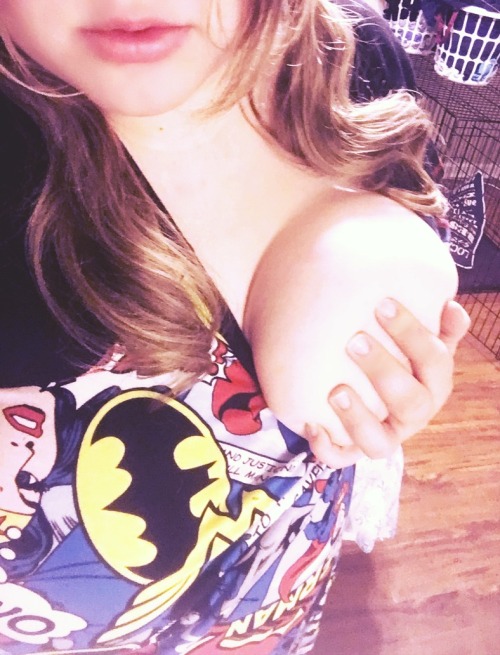 enrapture:  Bra-less pajama days are the best ♡