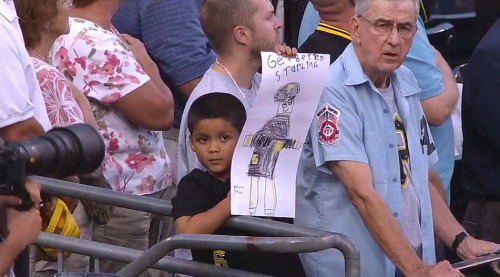 usatodaysports: buzzfeedsports: Young fan makes “Get Better” sign for injured ballplay