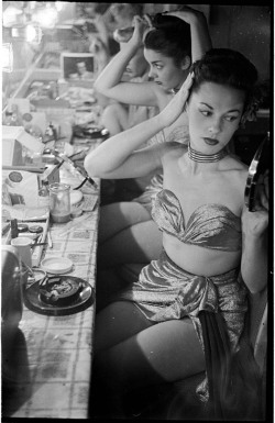 tamburina:  Stanley Kubrick, Showgirls at the Copacabana Club, New York City, 1948 