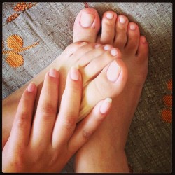 solecityusa:  Ready to get painted :) #feet