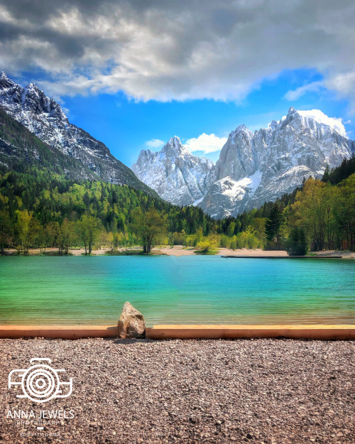 Lake Jasna - Slovenia (by Anna Jewels (@earthpeek)) https://www.instagram.com/earthpeek/