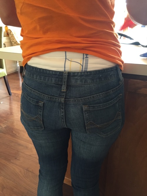 cookiewasdeleted: imarriedthecookiemonster: I like it when her shirt is caught on her diaper and she