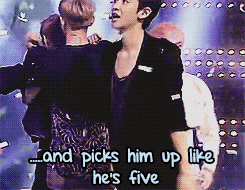 mrluhan:dumb baby luhan during inkigayo’s encore stage